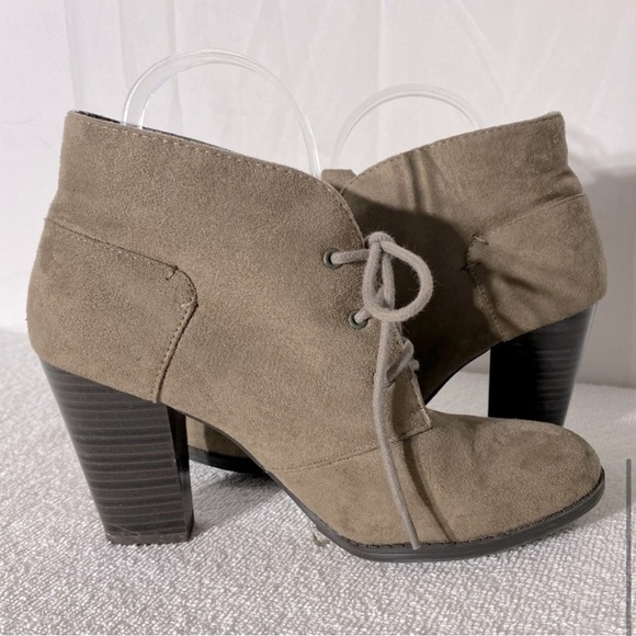 Soft Moc Taupe Faux Suede Lace Up Chunky Heel Ankle Boots Booties 8.5 - Picture 9 of 13